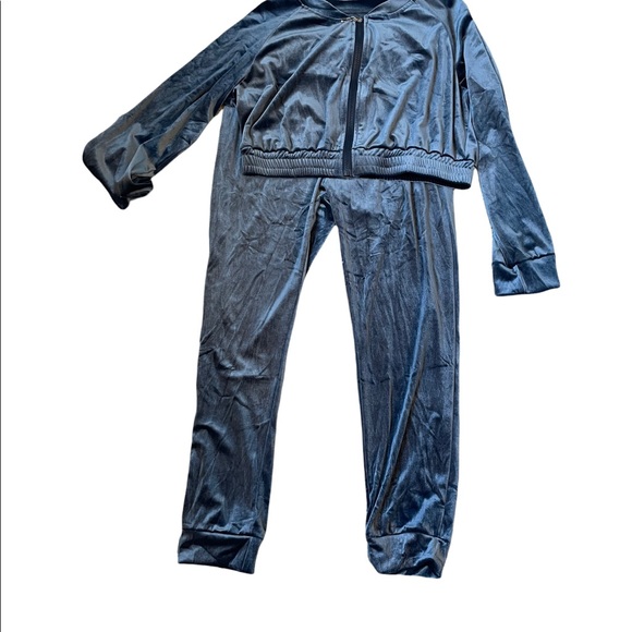 Valour matching track suit - Picture 2 of 3